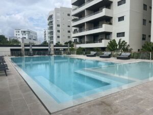Alberca familiar en condominio de lujo en venta en Cancún