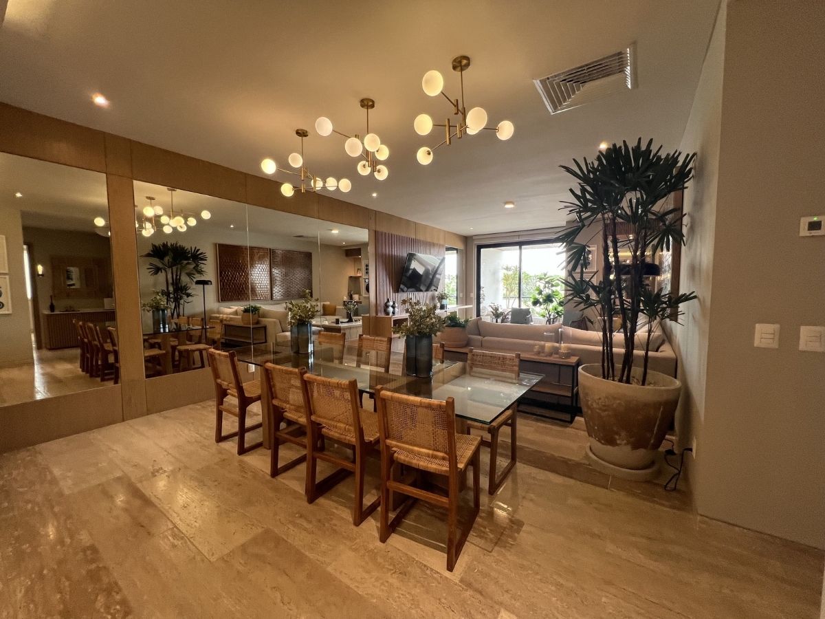 Amplia estancia en departamento en venta en Vela Towers Cancún