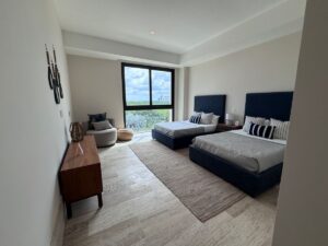Amplia recámara en departamento de lujo en venta en La Vela Puerto Cancún