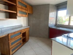 Cocina integral en departamento en renta en Isla Dorada Cancún con acabados de lujo