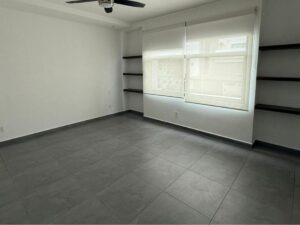 Casa en venta en Cancún dentro de Residencial Aqua con amplia recámara principal