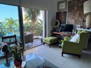 Departamento de lujo de una recámara en venta en Isla Dorada Cancún con espectacular vista a la laguna