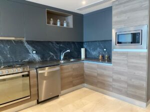 Departamento de lujo en Puerto Cancún con cocina moderna y vista espectacular al mar