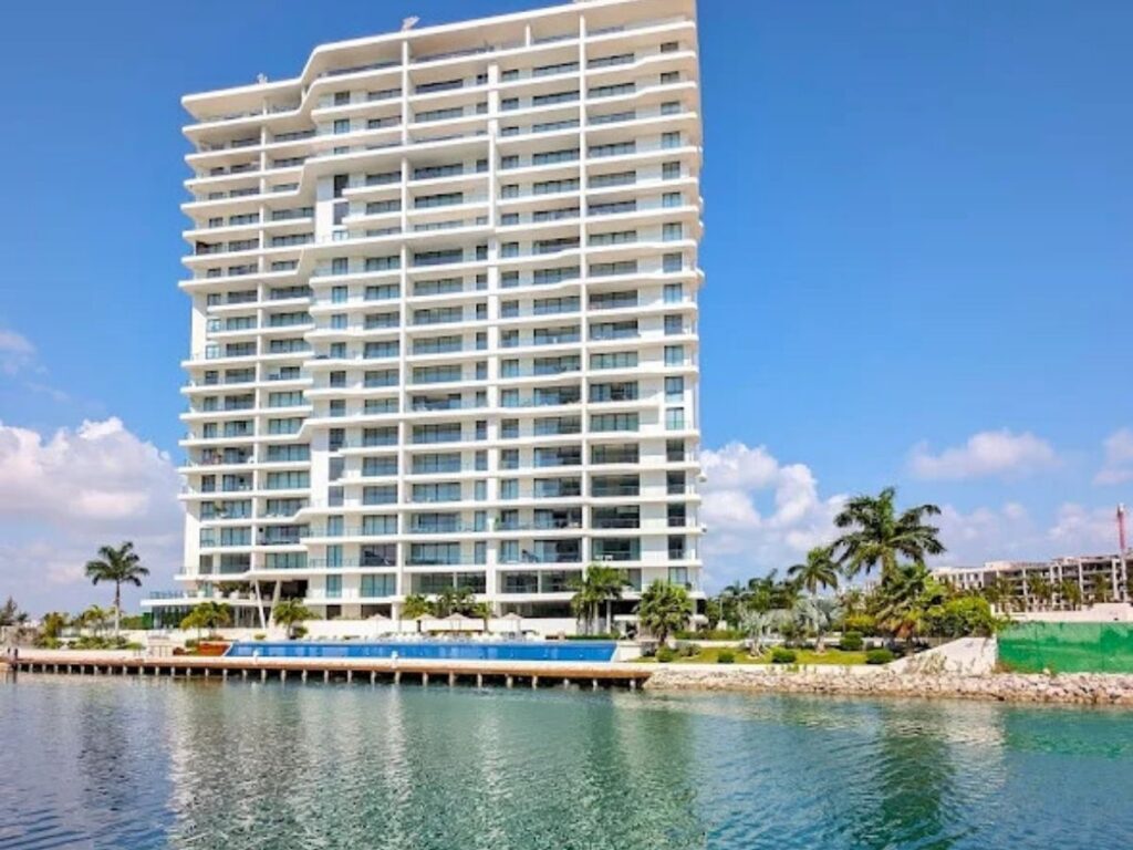 Departamento de lujo en venta en exclusivo residencial Blume en Puerto Cancún