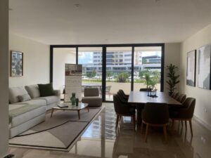 Departamento de lujo frente a marina en Puerto Cancún con diseño contemporáneo