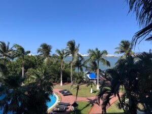 Departamento en venta en Isla Dorada Cancún con vista a la zona hotelera y entorno residencial de lujo
