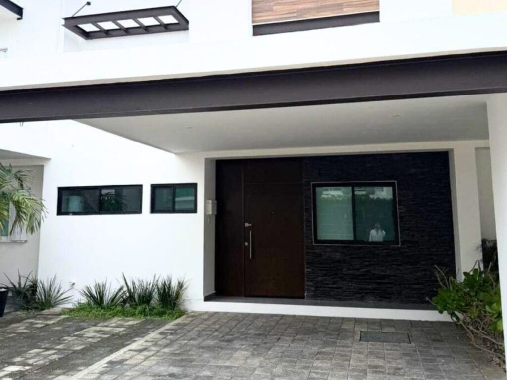 Propiedad en Aqua Residencial Cancún con diseño moderno y tres habitaciones