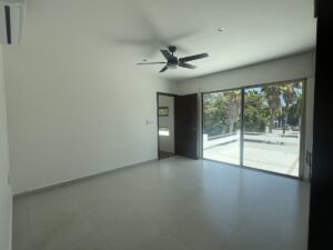 Recámara en segundo piso con terraza en casa en Villa Magna Cancún en renta con vista al residencial