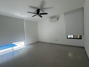 Recámara principal con persianas black out en casa en renta en Villa Magna Cancún