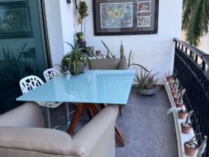 Terraza privada con espectacular vista a la laguna Nichupté en departamento de lujo en Isla Dorada Cancún