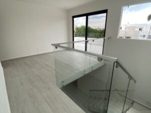 Casa de lujo en Cancún con espacios amplios y abiertos dentro de Río Residencial