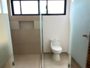 Casa de lujo en Río Residencial Cancún con baños modernos