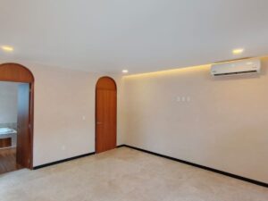 Casa de lujo en Tulum Country Club rodeada de naturaleza y con espacios bien iluminados