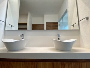 Casa en Río Residencial Cancún con baños modernos, alberca y espacios perfectamente iluminados
