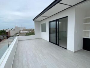Casa en venta en Río Residencial Cancún con roof top, terraza y áreas sociales modernas