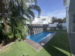 Casa familiar en renta en exclusivo residencial con alberca privada