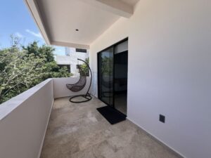 Departamento en Huayacán Cancún con espacios abiertos, terraza y acabados premium
