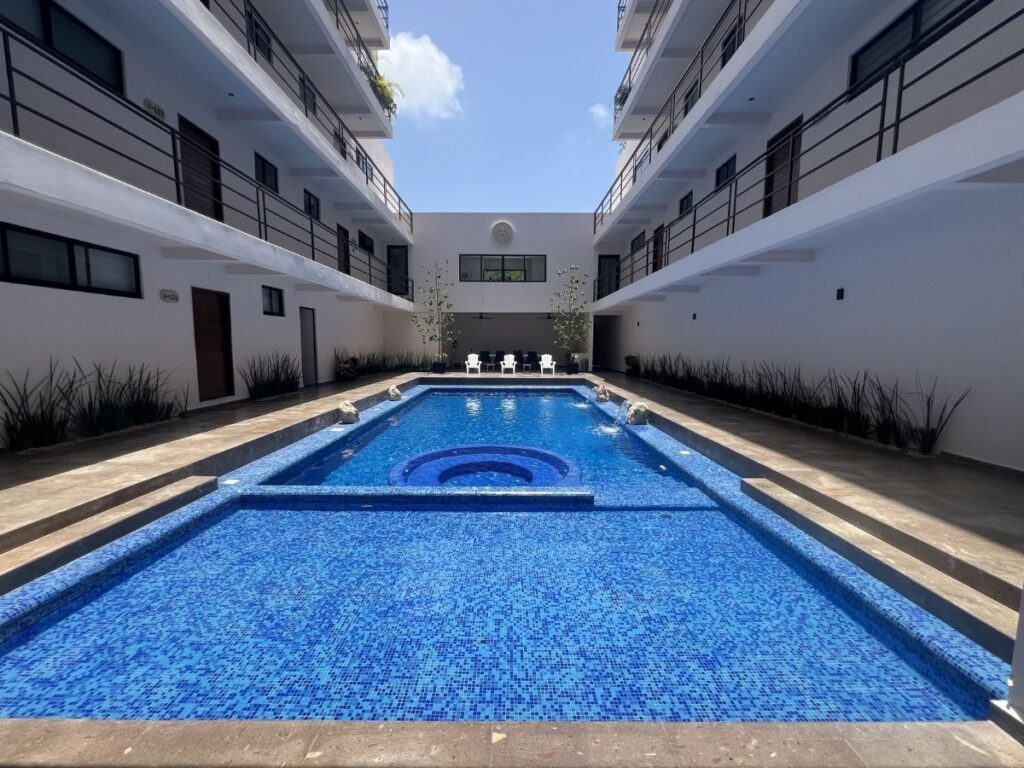 Departamento en renta en Cancún con terraza y espacios amplios en Cipres Residencial, Huayacán