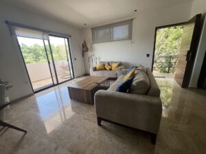 Departamento en renta en Ciprés Huayacán Cancún con distribución cómoda y moderna