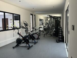 Departamento moderno en renta en Cipres Huayacán con gimnasio y alberca
