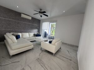 Espaciosa sala en casa en renta en Isla Dorada Cancún