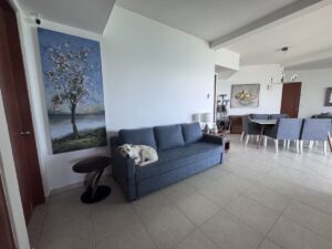 Family room en departamento en venta en zona hotelera Cancún en exclusivo fraccionamiento