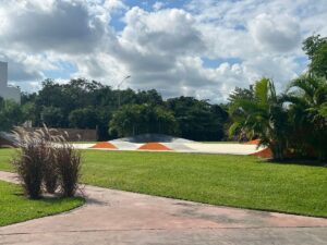 Pista de patinaje en casa en renta en residencial premium Via Cumbres Cancún