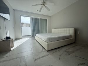 Privada recámara principal en residencia en renta en Zona Hotelera Cancún con terraza