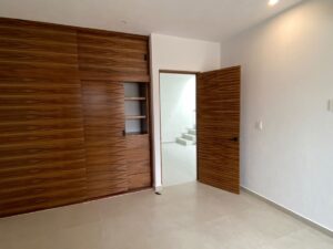 Residencia de lujo con 4 recámaras en Río Residencial Cancún y alberca privada