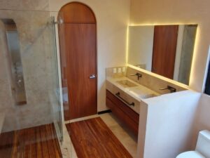 Residencia de lujo en Tulum Country Club con arquitectura sofisticada y espacios amplios