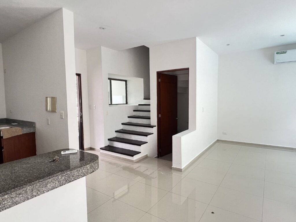 Casa en Arbolada Huayacán Cancún con cocina moderna, terraza y amplias áreas sociales