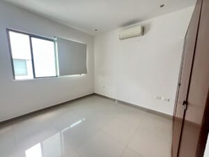 Casa en renta en Arbolada Huayacán Cancún con alberca, baños modernos
