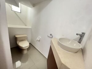 Residencia en Arbolada Huayacán Cancún con seguridad 24 horas, alberca y terraza para disfrutar en familia