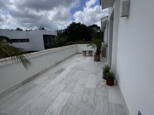 Casa premium en Lagos del Sol Cancún con 5 baños, alberca, chapoteadero y terrazas panorámicas