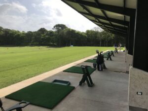 Residencia premium en venta en Tulum Country Club con doble filtro de seguridad, acceso a playa y campo de golf
