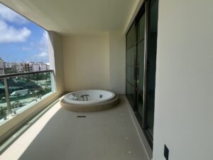 Condominio moderno en SLS Puerto Cancún con terraza privada con jacuzzi y espectacular vista al mar