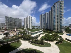Departamento moderno frente al mar en SLS Puerto Cancún con seguridad y amenidades exclusivas