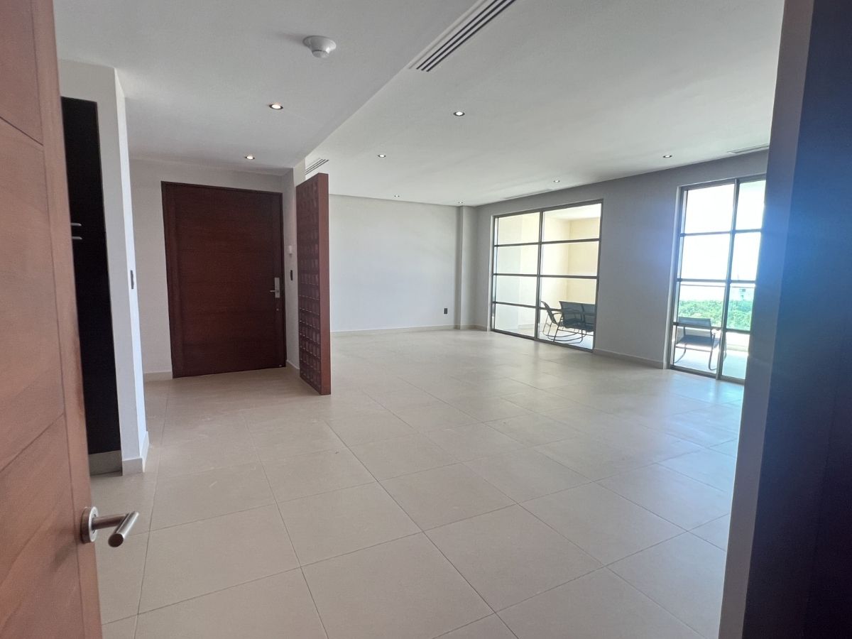Residencia frente al mar en SLS Puerto Cancún con diseño moderno y acabados de primer nivel